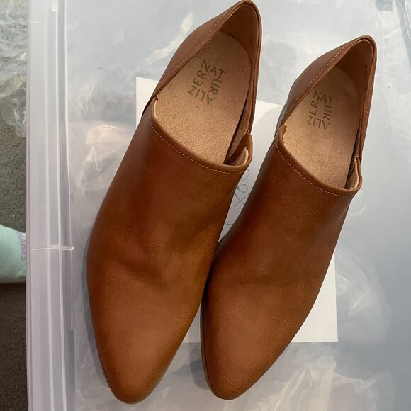 Naturalizer Carilyn Shootie Slip-on Cushioned Pointed Toe - Picture 2 of 11